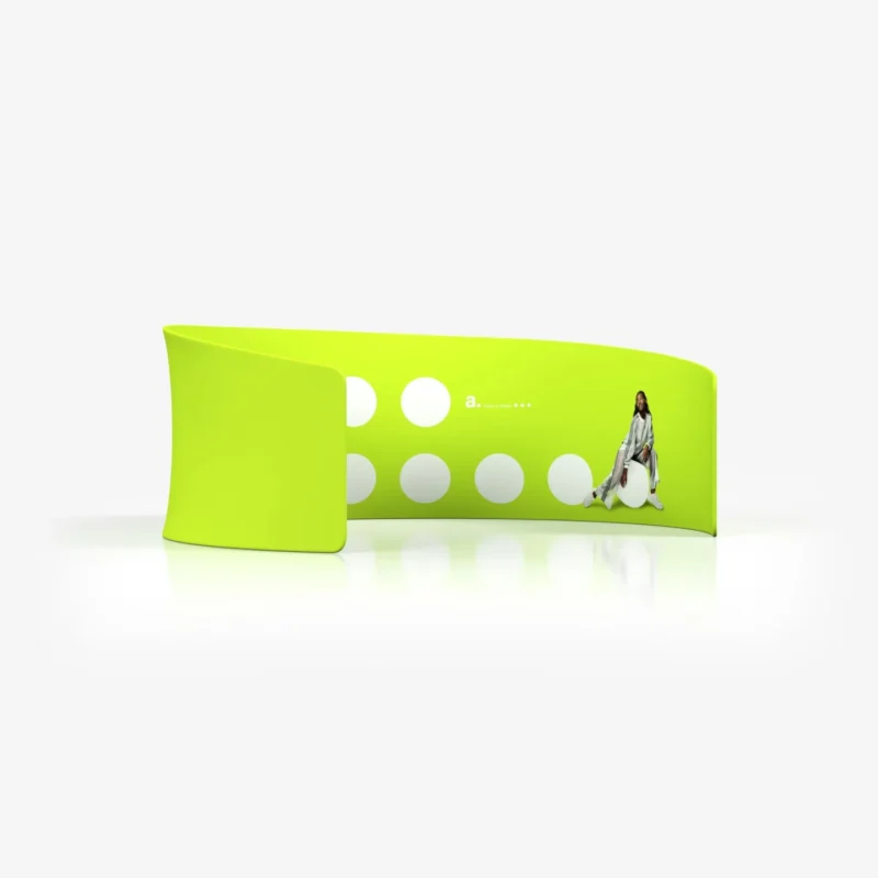 Imposante boogvormige zipper wand en beurswand Big Island met dubbelzijdige print van Eventshop.