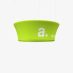 Kegelvormige hangende banner Trapfloat als plafond banner boven een beursstand van Eventshop.