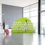 Dynamisch gebogen zipper wand en beurswand Peak van Eventshop.