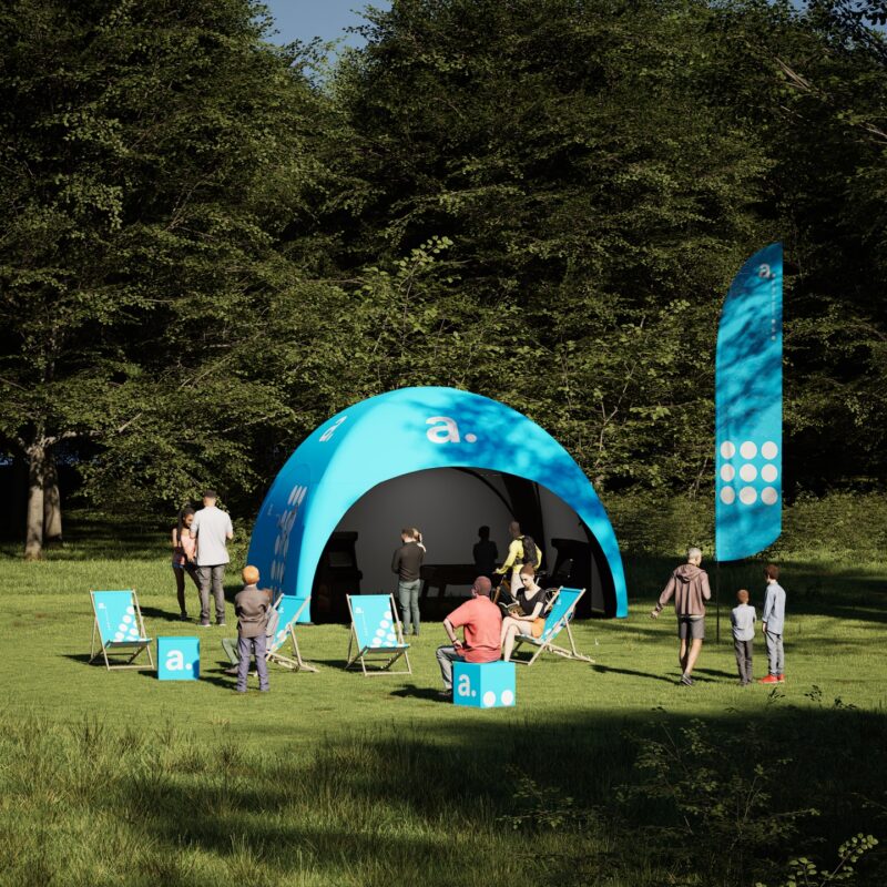 outdoor event set met tent, strandstoel, vlag, poef, electrische pomp