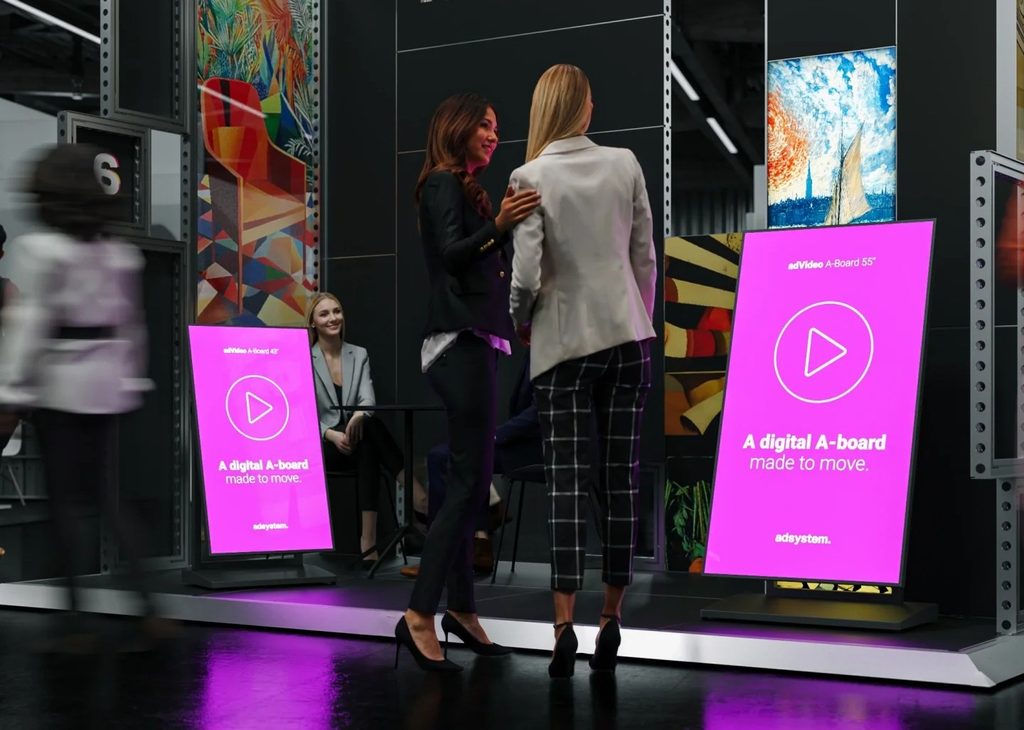 Digitaal Stoepbord van Eventshop op een beurs