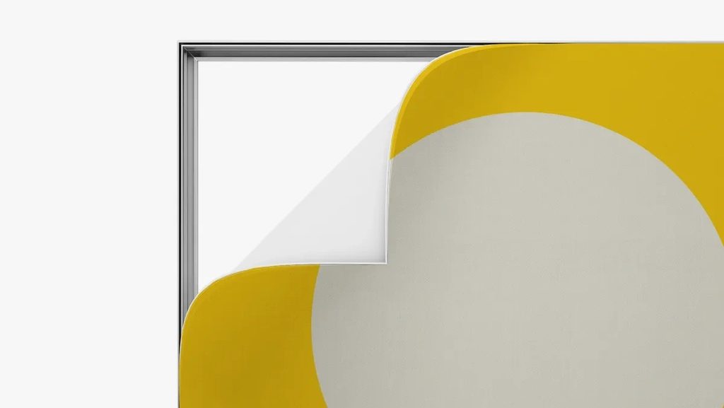 Close-up van een textielframe met peesdoek in het aluminium profiel